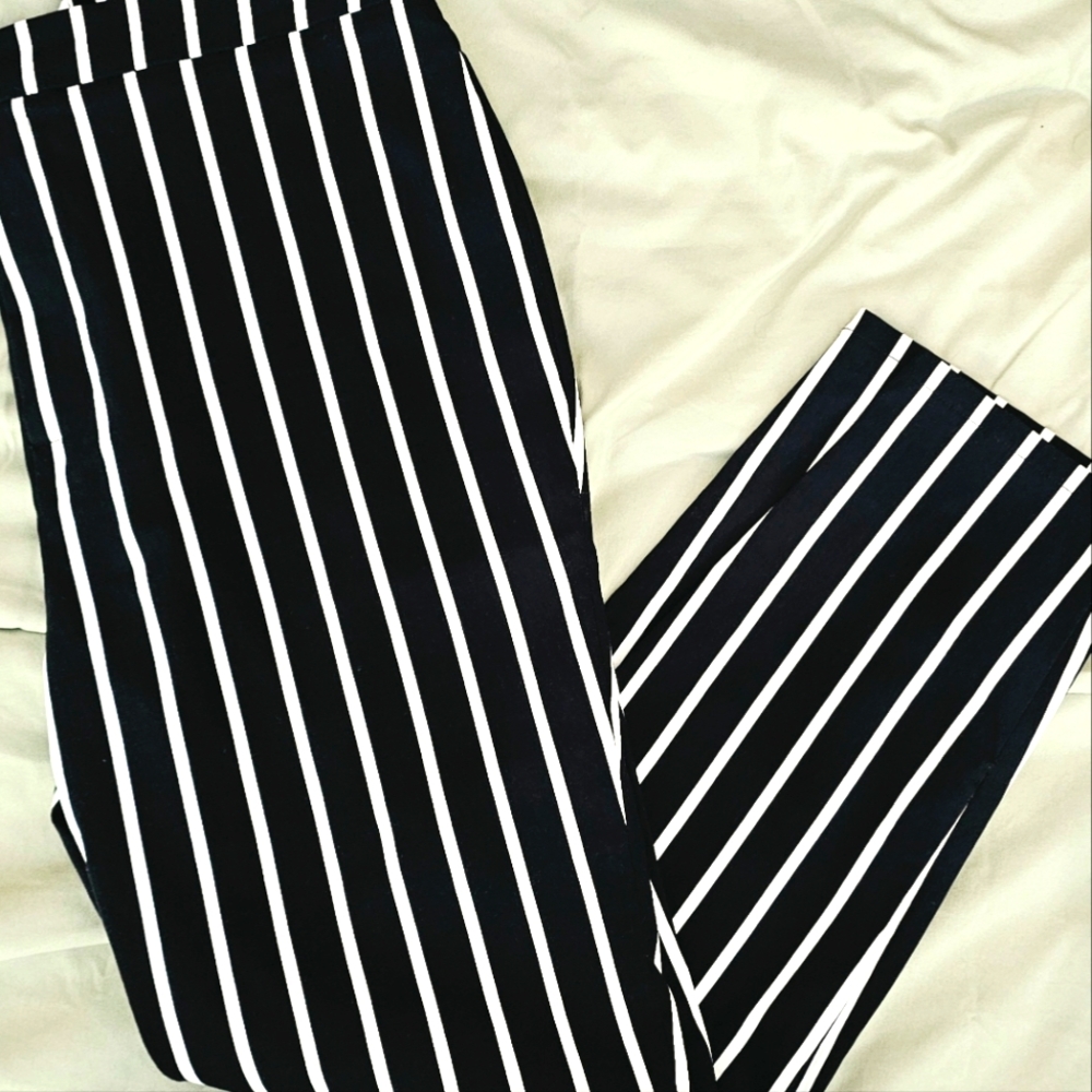 Forever 21+ Black & White Striped Pants – Women's 1X